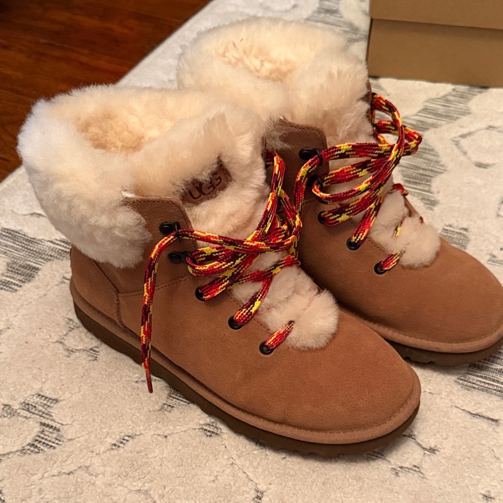 UGG Women’s Size 9 Boots, EEUC